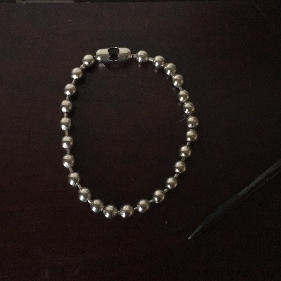 Silver ball necklace - Picture 2 of 2